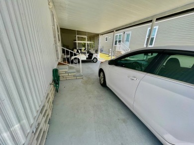 Welcome home to this 1994 single wide manufactured home, which on Golden Lakes Golf Course in Florida - for sale on GolfHomes.com, golf home, golf lot