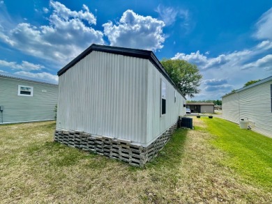 Welcome home to this 1994 single wide manufactured home, which on Golden Lakes Golf Course in Florida - for sale on GolfHomes.com, golf home, golf lot