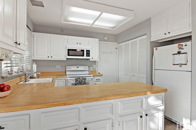 COME SEE THIS 2 BEDROOMS, 2 BATHS RANCH IN A 55+ ADULT COMMUNITY on Leisure Village Golf Course in Illinois - for sale on GolfHomes.com, golf home, golf lot