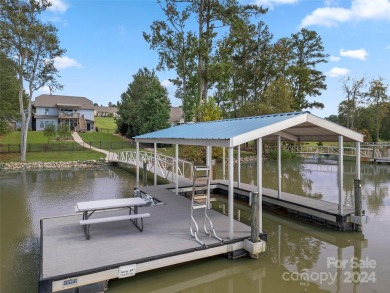 Priced below recent appraisal. With two full baths, a primary on Edgewater Golf Club in South Carolina - for sale on GolfHomes.com, golf home, golf lot