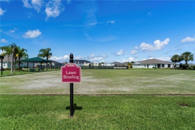 LIVE LIKE YOU'RE ON VACATION IN THE GATED COMMUNITY OF KINGS on Kings Gate Golf Club in Florida - for sale on GolfHomes.com, golf home, golf lot