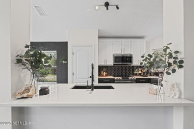 Welcome home! this beautifully renovated, move-in-ready townhome on Golf Club At Fleming Island in Florida - for sale on GolfHomes.com, golf home, golf lot