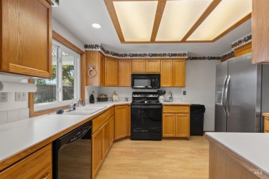 This 4-bedroom, 2-bath home is located in the prestigious on Lakeview Golf Club in Idaho - for sale on GolfHomes.com, golf home, golf lot
