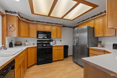 This 4-bedroom, 2-bath home is located in the prestigious on Lakeview Golf Club in Idaho - for sale on GolfHomes.com, golf home, golf lot