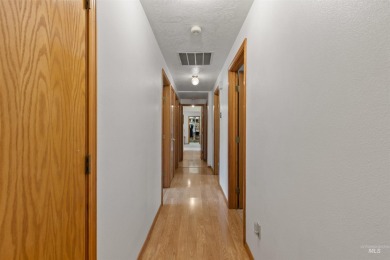 This 4-bedroom, 2-bath home is located in the prestigious on Lakeview Golf Club in Idaho - for sale on GolfHomes.com, golf home, golf lot