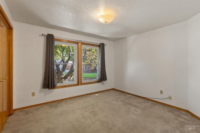 This 4-bedroom, 2-bath home is located in the prestigious on Lakeview Golf Club in Idaho - for sale on GolfHomes.com, golf home, golf lot