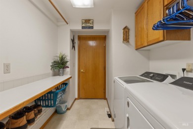 This 4-bedroom, 2-bath home is located in the prestigious on Lakeview Golf Club in Idaho - for sale on GolfHomes.com, golf home, golf lot