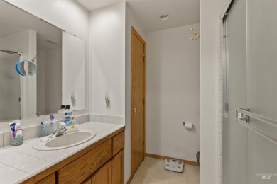 This 4-bedroom, 2-bath home is located in the prestigious on Lakeview Golf Club in Idaho - for sale on GolfHomes.com, golf home, golf lot