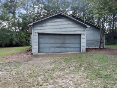 Great location very near the Wildwood Golf Couse just off Hwy 98 on Wildwood Country Club in Florida - for sale on GolfHomes.com, golf home, golf lot