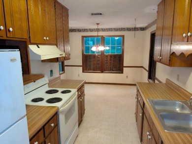 Great location very near the Wildwood Golf Couse just off Hwy 98 on Wildwood Country Club in Florida - for sale on GolfHomes.com, golf home, golf lot
