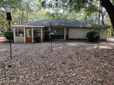 WELL MAINTAINED 3 BEDROOM, 2 BATH HOME IN ROYAL PINES.  COZY on Ladys Island Country Club in South Carolina - for sale on GolfHomes.com, golf home, golf lot