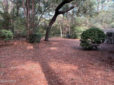 WELL MAINTAINED 3 BEDROOM, 2 BATH HOME IN ROYAL PINES.  COZY on Ladys Island Country Club in South Carolina - for sale on GolfHomes.com, golf home, golf lot