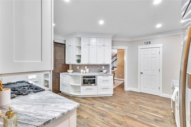 Under contract-accepting backup offers. Classic Tuskawilla Pool on Tuscawilla Country Club in Florida - for sale on GolfHomes.com, golf home, golf lot