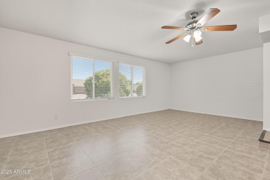 GREAT OPEN FLOOR PLAN IN A PRIME LOCATION.  SINGLE LEVEL 4 on Ahwatukee Country Club in Arizona - for sale on GolfHomes.com, golf home, golf lot
