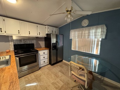 You don't want to miss this great deal on a 2-bedroom/1-bath on Lake Henry Golf Club in Florida - for sale on GolfHomes.com, golf home, golf lot