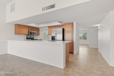 GREAT OPEN FLOOR PLAN IN A PRIME LOCATION.  SINGLE LEVEL 4 on Ahwatukee Country Club in Arizona - for sale on GolfHomes.com, golf home, golf lot