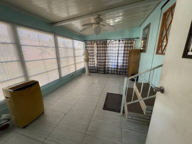You don't want to miss this great deal on a 2-bedroom/1-bath on Lake Henry Golf Club in Florida - for sale on GolfHomes.com, golf home, golf lot