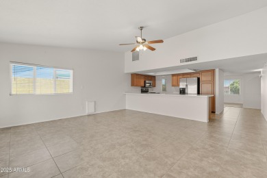 GREAT OPEN FLOOR PLAN IN A PRIME LOCATION.  SINGLE LEVEL 4 on Ahwatukee Country Club in Arizona - for sale on GolfHomes.com, golf home, golf lot