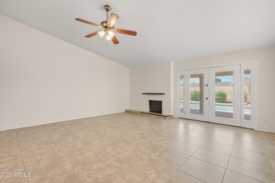 GREAT OPEN FLOOR PLAN IN A PRIME LOCATION.  SINGLE LEVEL 4 on Ahwatukee Country Club in Arizona - for sale on GolfHomes.com, golf home, golf lot