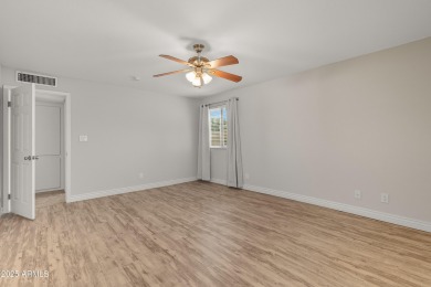 GREAT OPEN FLOOR PLAN IN A PRIME LOCATION.  SINGLE LEVEL 4 on Ahwatukee Country Club in Arizona - for sale on GolfHomes.com, golf home, golf lot