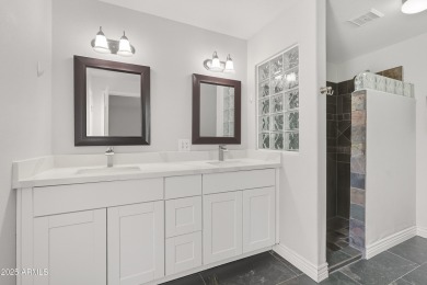 GREAT OPEN FLOOR PLAN IN A PRIME LOCATION.  SINGLE LEVEL 4 on Ahwatukee Country Club in Arizona - for sale on GolfHomes.com, golf home, golf lot