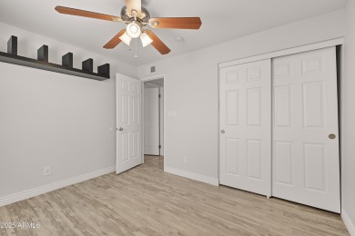 GREAT OPEN FLOOR PLAN IN A PRIME LOCATION.  SINGLE LEVEL 4 on Ahwatukee Country Club in Arizona - for sale on GolfHomes.com, golf home, golf lot