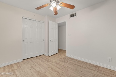 GREAT OPEN FLOOR PLAN IN A PRIME LOCATION.  SINGLE LEVEL 4 on Ahwatukee Country Club in Arizona - for sale on GolfHomes.com, golf home, golf lot