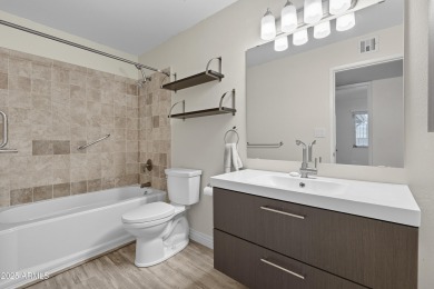 GREAT OPEN FLOOR PLAN IN A PRIME LOCATION.  SINGLE LEVEL 4 on Ahwatukee Country Club in Arizona - for sale on GolfHomes.com, golf home, golf lot