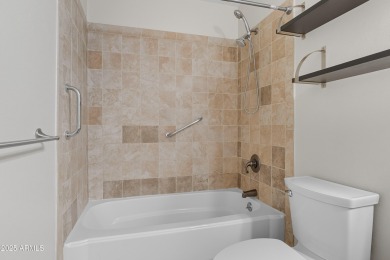 GREAT OPEN FLOOR PLAN IN A PRIME LOCATION.  SINGLE LEVEL 4 on Ahwatukee Country Club in Arizona - for sale on GolfHomes.com, golf home, golf lot