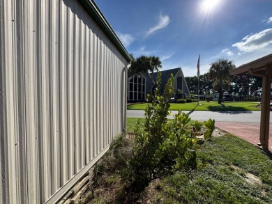 You don't want to miss this great deal on a 2-bedroom/1-bath on Lake Henry Golf Club in Florida - for sale on GolfHomes.com, golf home, golf lot