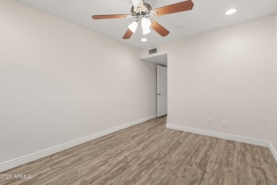 GREAT OPEN FLOOR PLAN IN A PRIME LOCATION.  SINGLE LEVEL 4 on Ahwatukee Country Club in Arizona - for sale on GolfHomes.com, golf home, golf lot