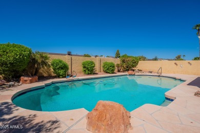 GREAT OPEN FLOOR PLAN IN A PRIME LOCATION.  SINGLE LEVEL 4 on Ahwatukee Country Club in Arizona - for sale on GolfHomes.com, golf home, golf lot