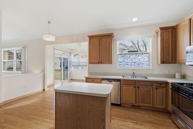 Check out this beautiful 2 bedroom/2-bathroom ranch townhouse on Mistwood Golf Club in Illinois - for sale on GolfHomes.com, golf home, golf lot