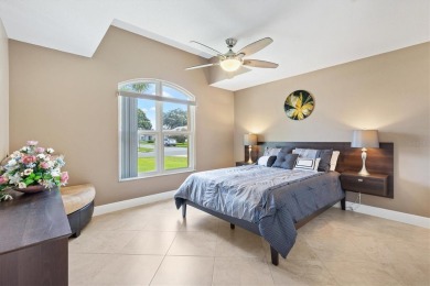 LAKEFRONT DESIGNER HOME ON SPRING-FED 'LAKE LAGUNA'! This is a on Chula Vista Executive Golf Course in Florida - for sale on GolfHomes.com, golf home, golf lot
