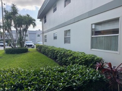 :Very motivated Seller ! Don't miss the opportunity of owning a on Kings Point Golf -Flanders Way in Florida - for sale on GolfHomes.com, golf home, golf lot