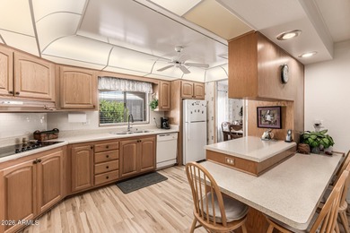 Spacious and lovely Golf Course Home, 2 bedrooms, 2 bathrooms, 2 on Fountain of the Sun Country Club in Arizona - for sale on GolfHomes.com, golf home, golf lot