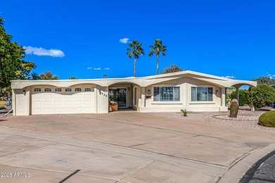 Spacious and lovely Golf Course Home, 2 bedrooms, 2 bathrooms, 2 on Fountain of the Sun Country Club in Arizona - for sale on GolfHomes.com, golf home, golf lot
