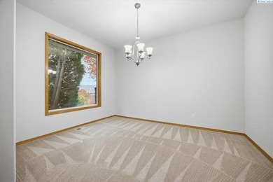 MLS# 288805 Beautiful Custom Home located in Kennewick. Nestled on Canyon Lakes Golf Course in Washington - for sale on GolfHomes.com, golf home, golf lot