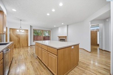 MLS# 288805 Beautiful Custom Home located in Kennewick. Nestled on Canyon Lakes Golf Course in Washington - for sale on GolfHomes.com, golf home, golf lot