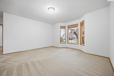 MLS# 288805 Beautiful Custom Home located in Kennewick. Nestled on Canyon Lakes Golf Course in Washington - for sale on GolfHomes.com, golf home, golf lot