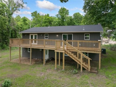 So much space!! Check out this home in Diamond City. Just on Diamond Hills Country Club in Arkansas - for sale on GolfHomes.com, golf home, golf lot