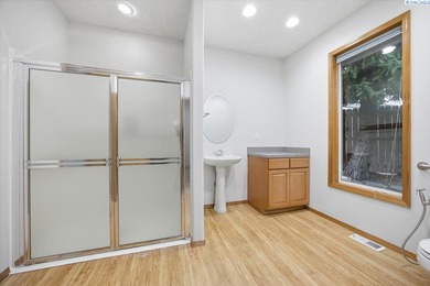 MLS# 288805 Beautiful Custom Home located in Kennewick. Nestled on Canyon Lakes Golf Course in Washington - for sale on GolfHomes.com, golf home, golf lot