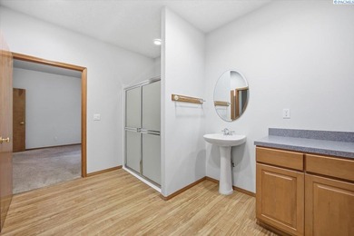 MLS# 288805 Beautiful Custom Home located in Kennewick. Nestled on Canyon Lakes Golf Course in Washington - for sale on GolfHomes.com, golf home, golf lot