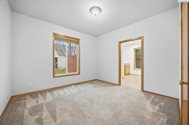 MLS# 288805 Beautiful Custom Home located in Kennewick. Nestled on Canyon Lakes Golf Course in Washington - for sale on GolfHomes.com, golf home, golf lot