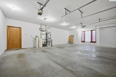 MLS# 288805 Beautiful Custom Home located in Kennewick. Nestled on Canyon Lakes Golf Course in Washington - for sale on GolfHomes.com, golf home, golf lot