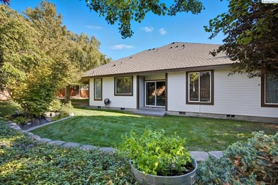 MLS# 288805 Beautiful Custom Home located in Kennewick. Nestled on Canyon Lakes Golf Course in Washington - for sale on GolfHomes.com, golf home, golf lot