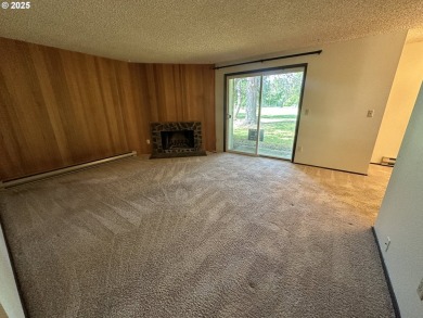 Condo with frontage on Rock Creek Golf club 10th hole 2 bedrooms on Rock Creek Country Club in Oregon - for sale on GolfHomes.com, golf home, golf lot