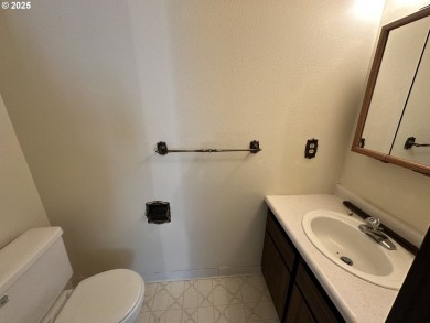 Condo with frontage on Rock Creek Golf club 10th hole 2 bedrooms on Rock Creek Country Club in Oregon - for sale on GolfHomes.com, golf home, golf lot