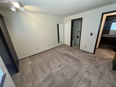 Condo with frontage on Rock Creek Golf club 10th hole 2 bedrooms on Rock Creek Country Club in Oregon - for sale on GolfHomes.com, golf home, golf lot
