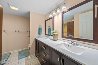 BEAUTIFUL AND SERENE SETTING! WEST WIND TOWNHOME ON LAKE IN on Harbour Point Golf Club in North Carolina - for sale on GolfHomes.com, golf home, golf lot